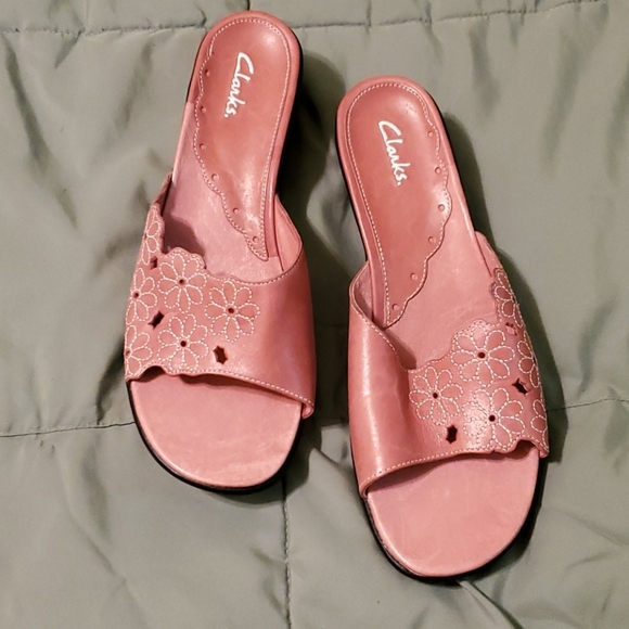clarks pink